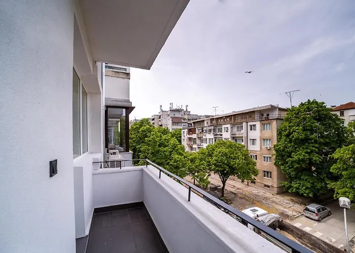 Sea Garden Heaven 2br With Free Parking דירה וארנה